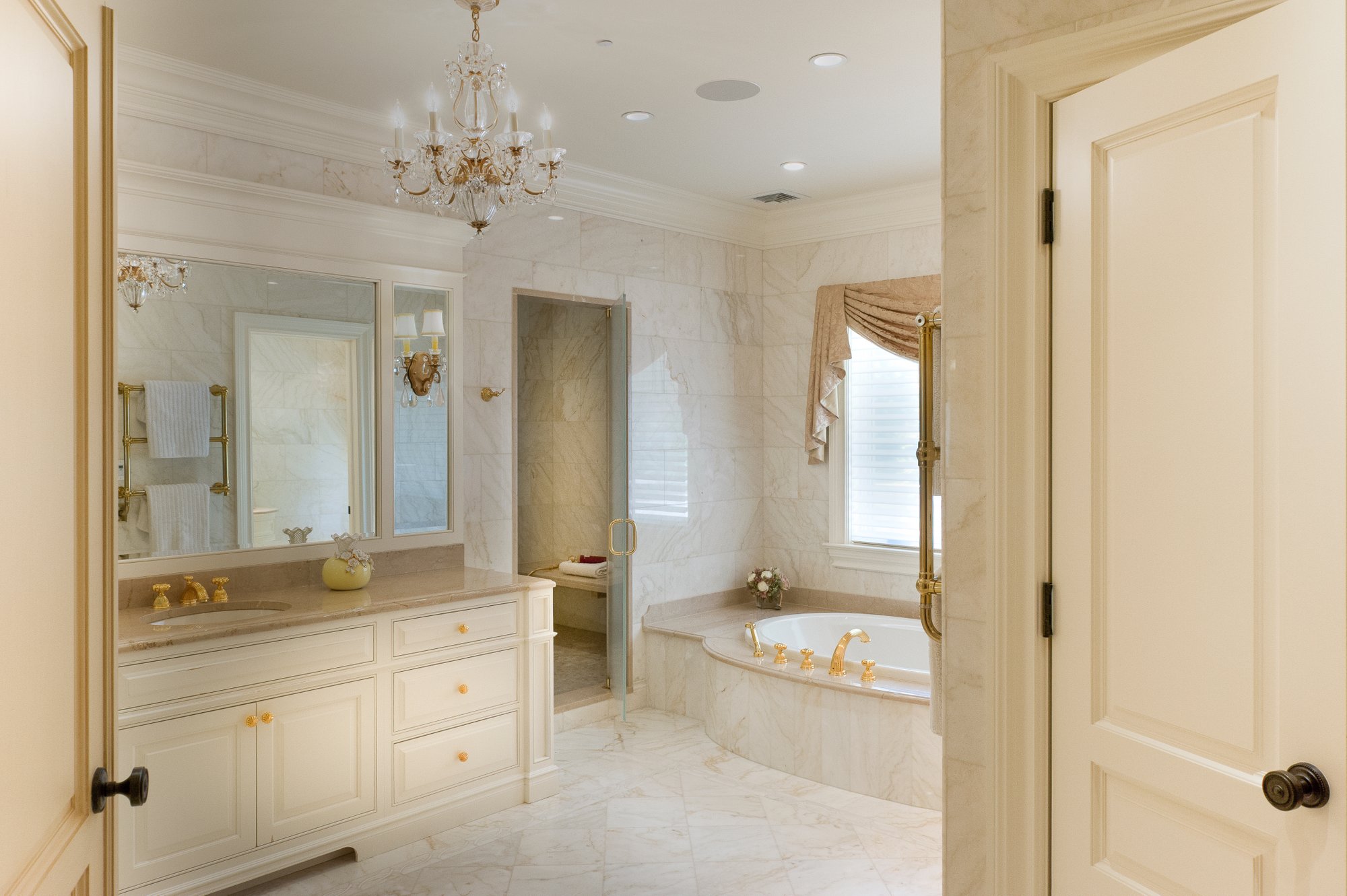 Stately 8,000 Square Foot Brick Colonial In Kings Point, Ny, United