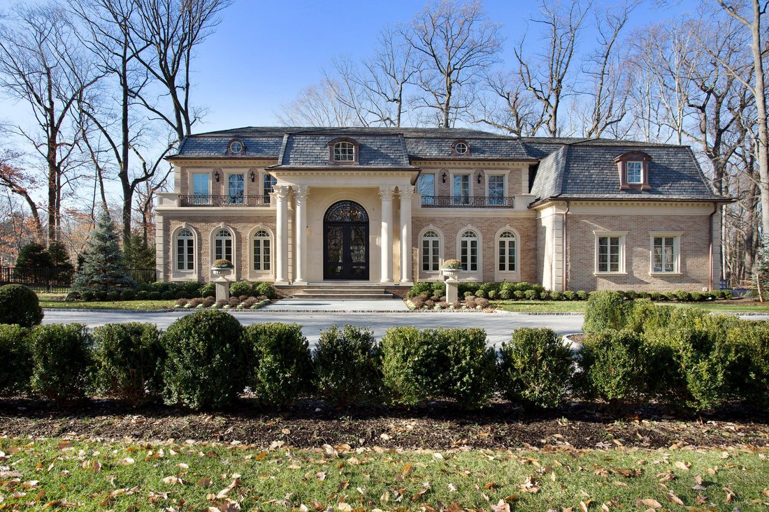 Stately 8,000 Square Foot Brick In Kings Point, New York, United States For  Sale (10827108)