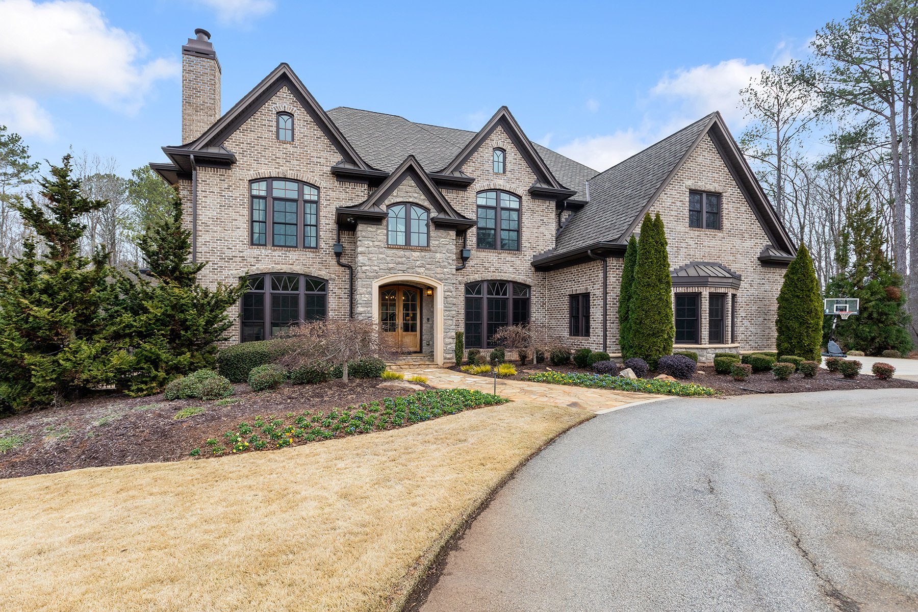 Gated Estate Offers Privacy And Endless Luxury. in Mcdonough, GA