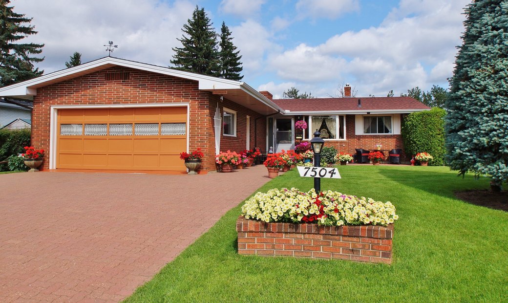 River Valley View From This Custom Built Bungalow In Edmonton, Alberta