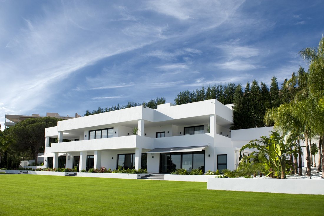 Villa in Puerto Banus, Andalusia, Spain 2 - 10832111