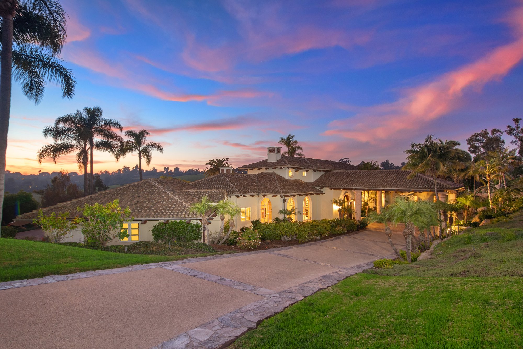 17639 Loma Linda Dr in Rancho Santa Fe, CA, United States for sale