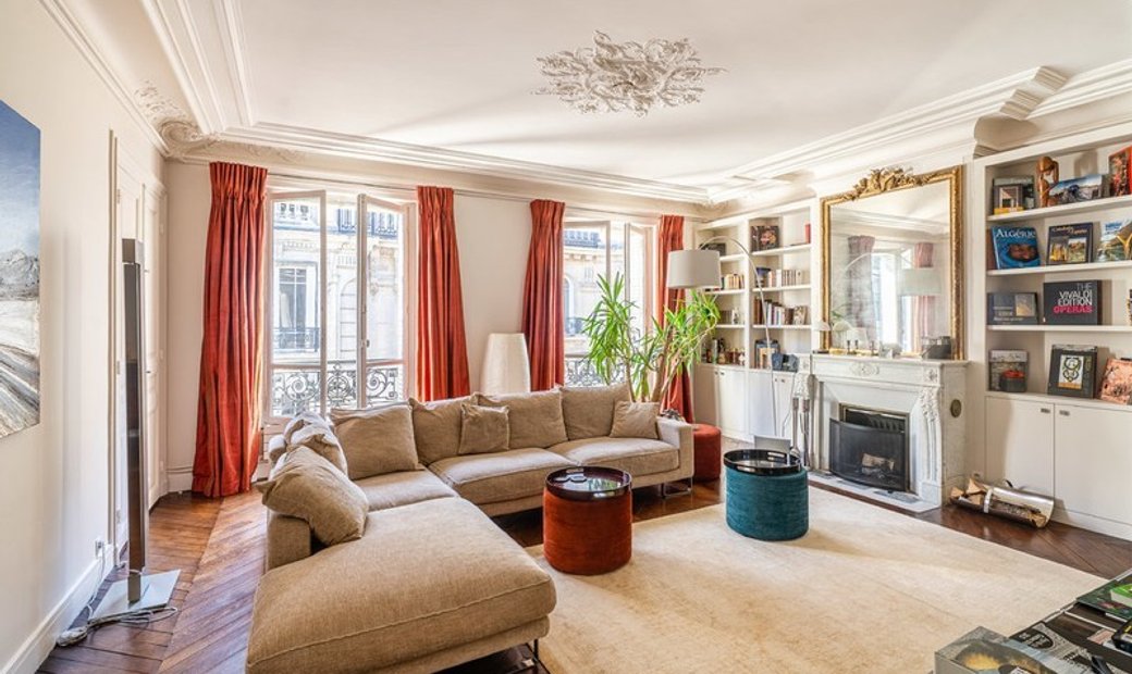 Paris 6th District A Bright And Peaceful 3 Bed Apartment In
