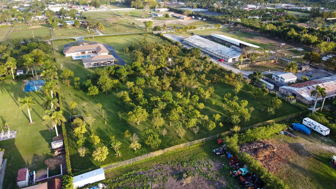Country Ranch With 5 Acre Lot In Miami For In Miami, Florida, United