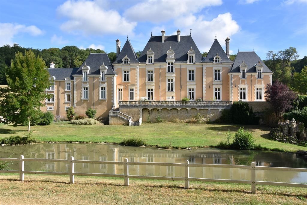 Beautiful french castle for sale near Poitiers. in POITIERS, France for