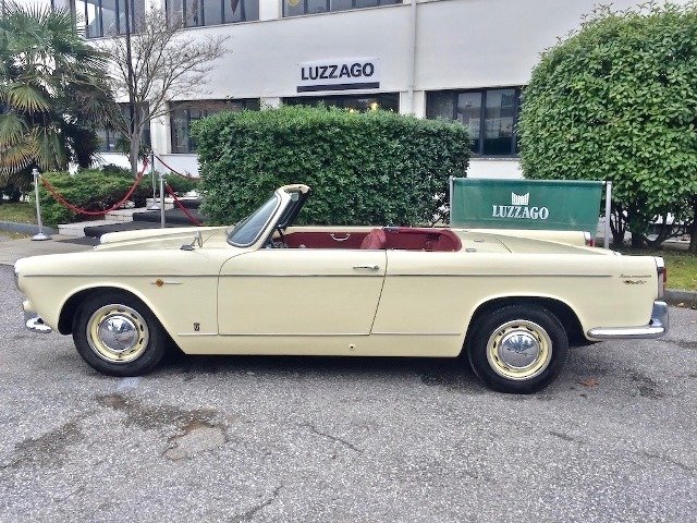 Cabriolet in Roncadelle, Lombardy, Italy 4 - 10867876