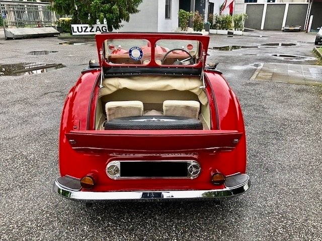 Cabriolet in Roncadelle, Lombardy, Italy 4 - 10867942