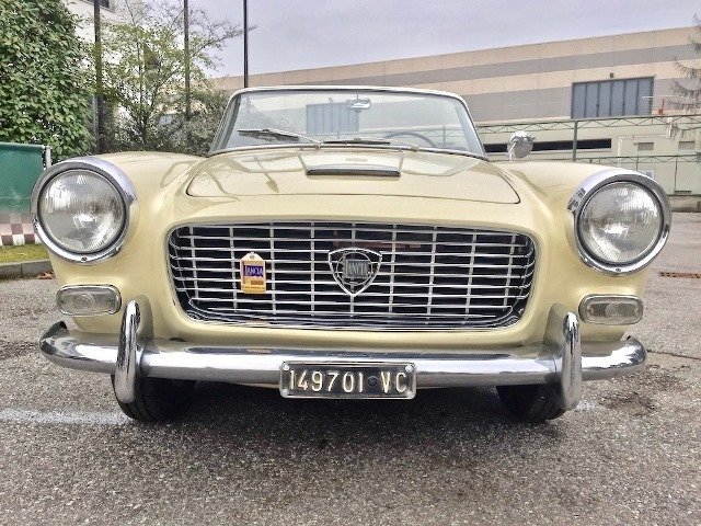 Cabriolet in Roncadelle, Lombardy, Italy 3 - 10867876