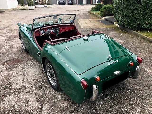 Cabriolet in Roncadelle, Lombardy, Italy 3 - 10867956