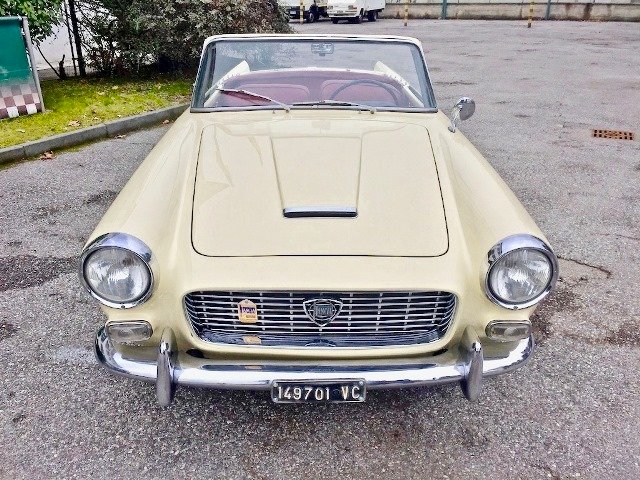 Cabriolet in Roncadelle, Lombardy, Italy 2 - 10867876