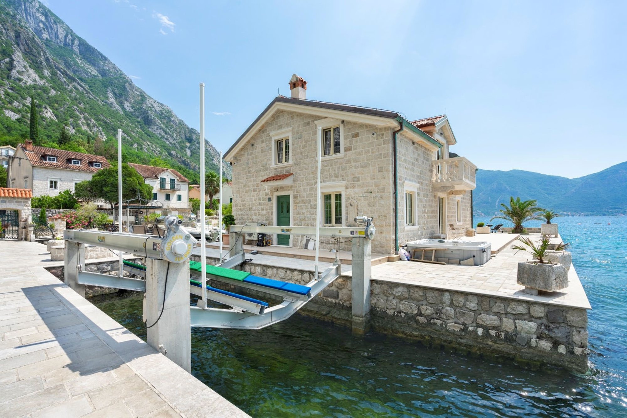 Island Villa in Kotor, Montenegro for sale (10875317)