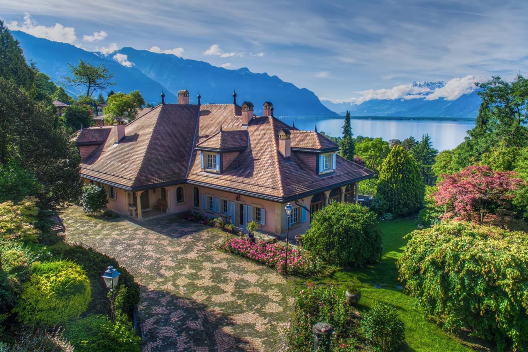 Splendid Property Of Master Prestigious And Sought in Montreux