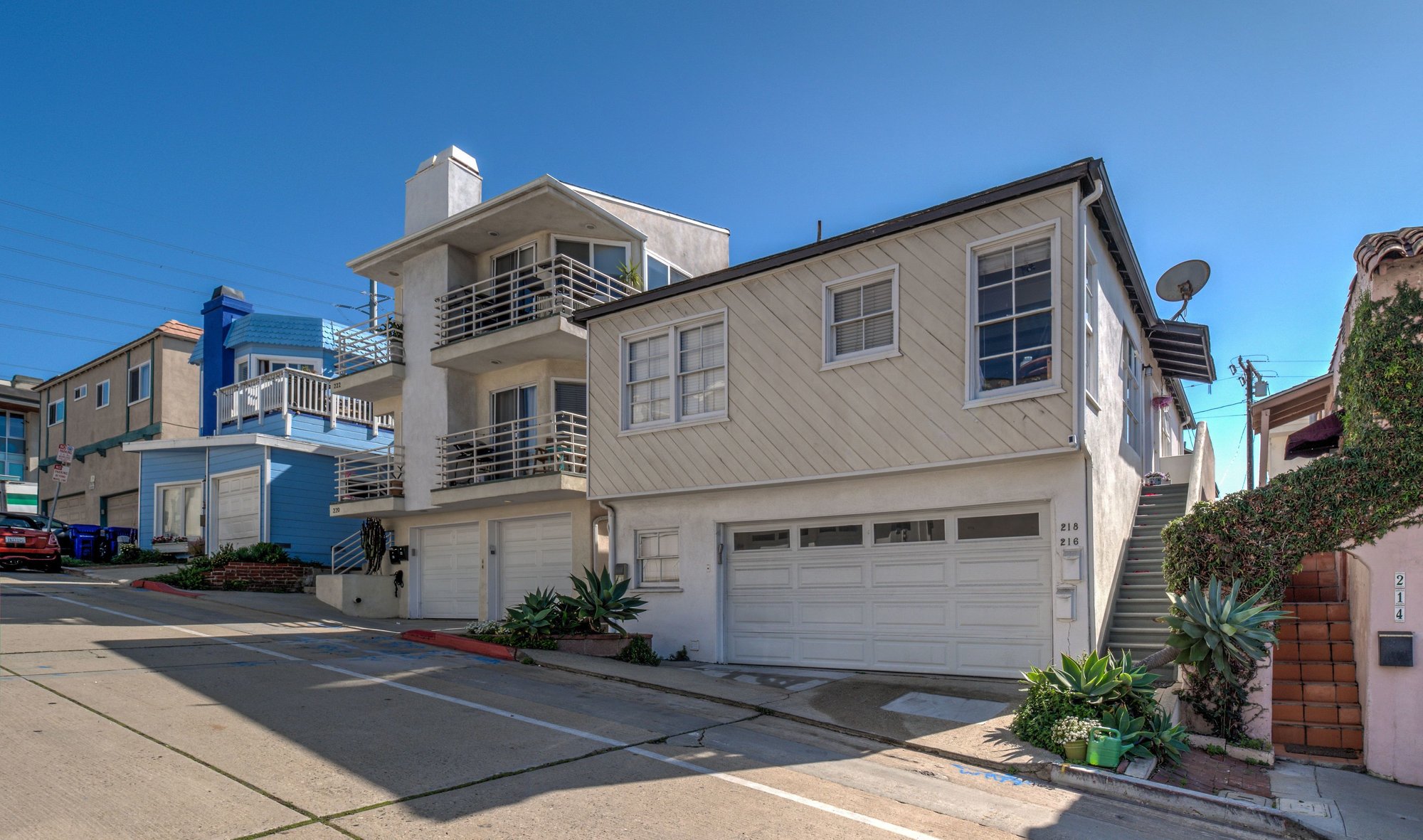 216 44th Street, Manhattan Beach, Ca 90266 in Manhattan Beach, CA