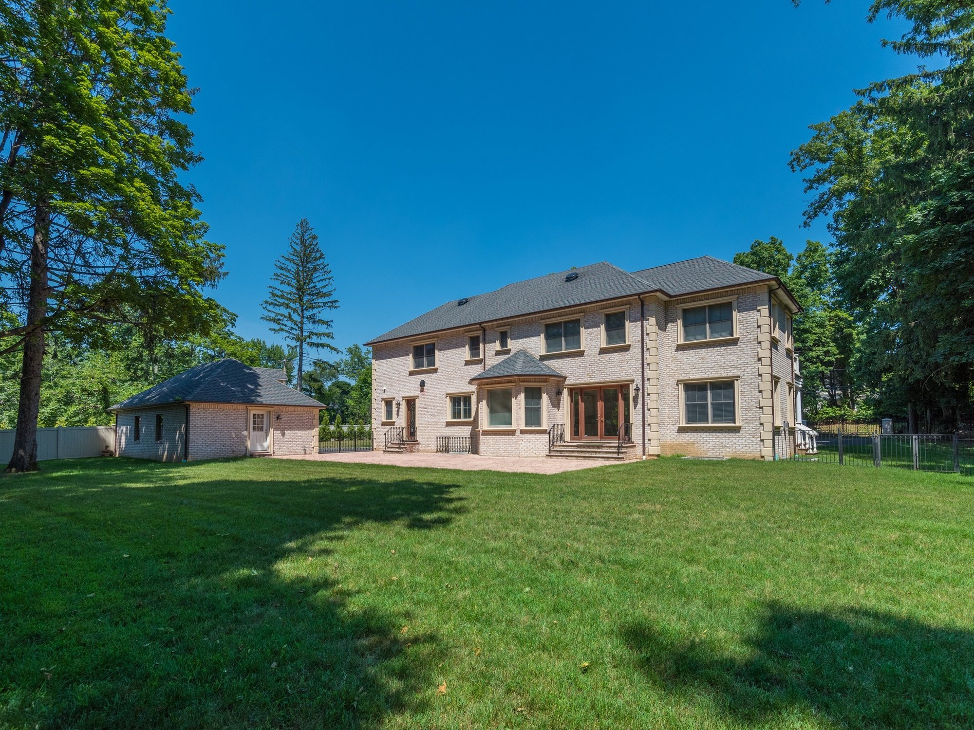 Roslyn Harbor in Roslyn Harbor, NY, United States for sale (10914912)