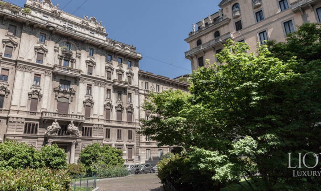 Stunning apartment for sale in the heart of Milan in Milano, Italy for