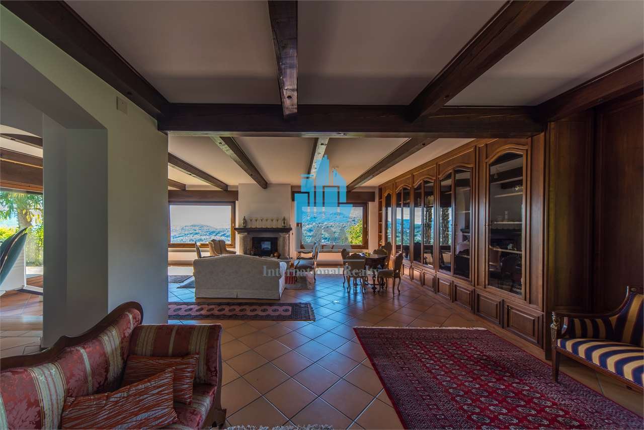 VILLA LUGANESE VILLA CON PISCINA COPERTA in Lugano, Switzerland for