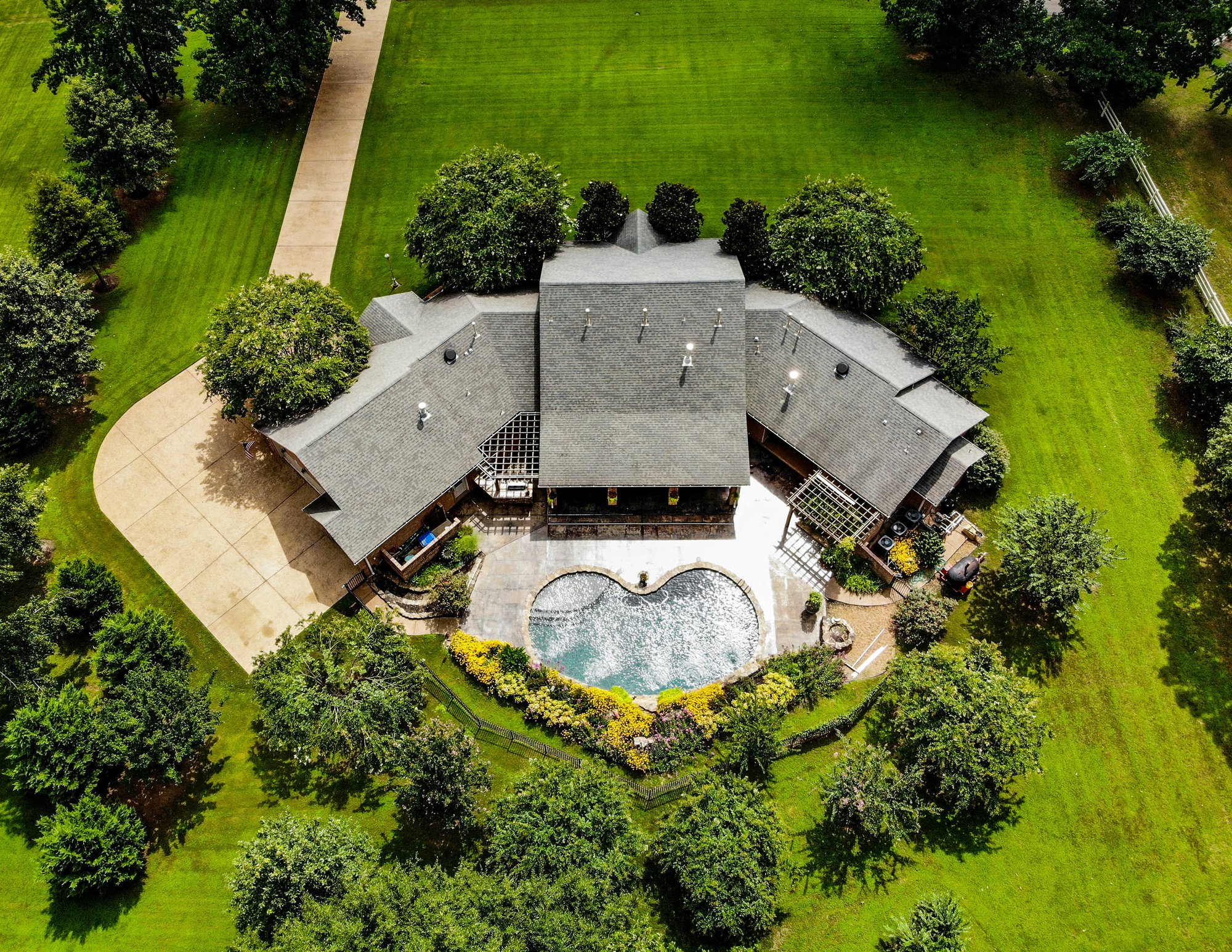 4 Bedrooms Single Family Detached in Unincorporated, TN, United States