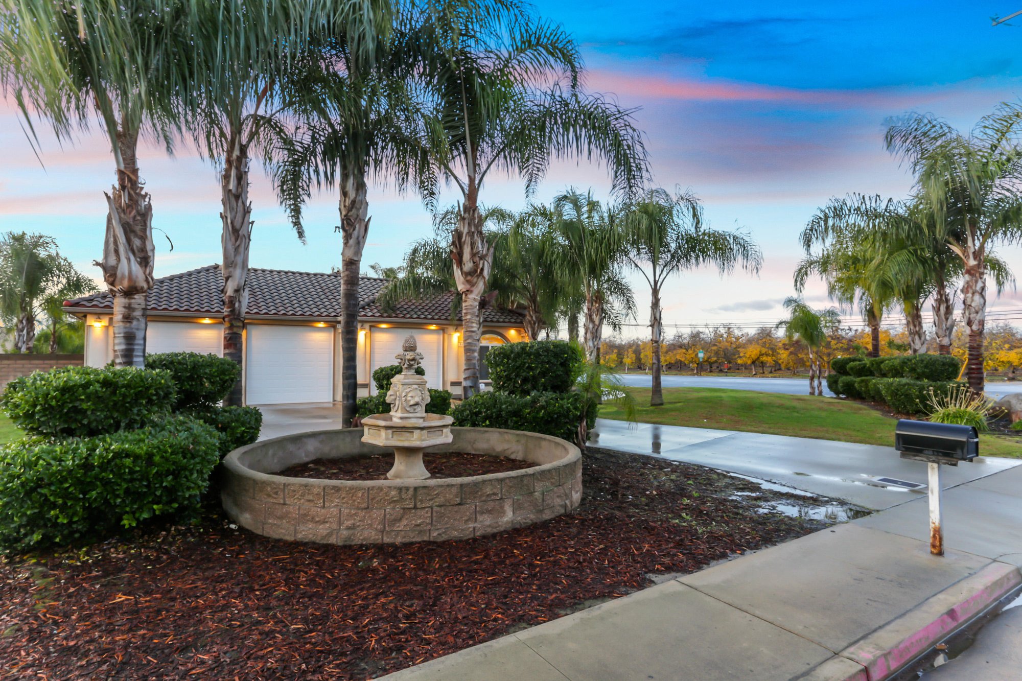 4 Bedrooms Single Family Attached in Visalia, CA, United States for