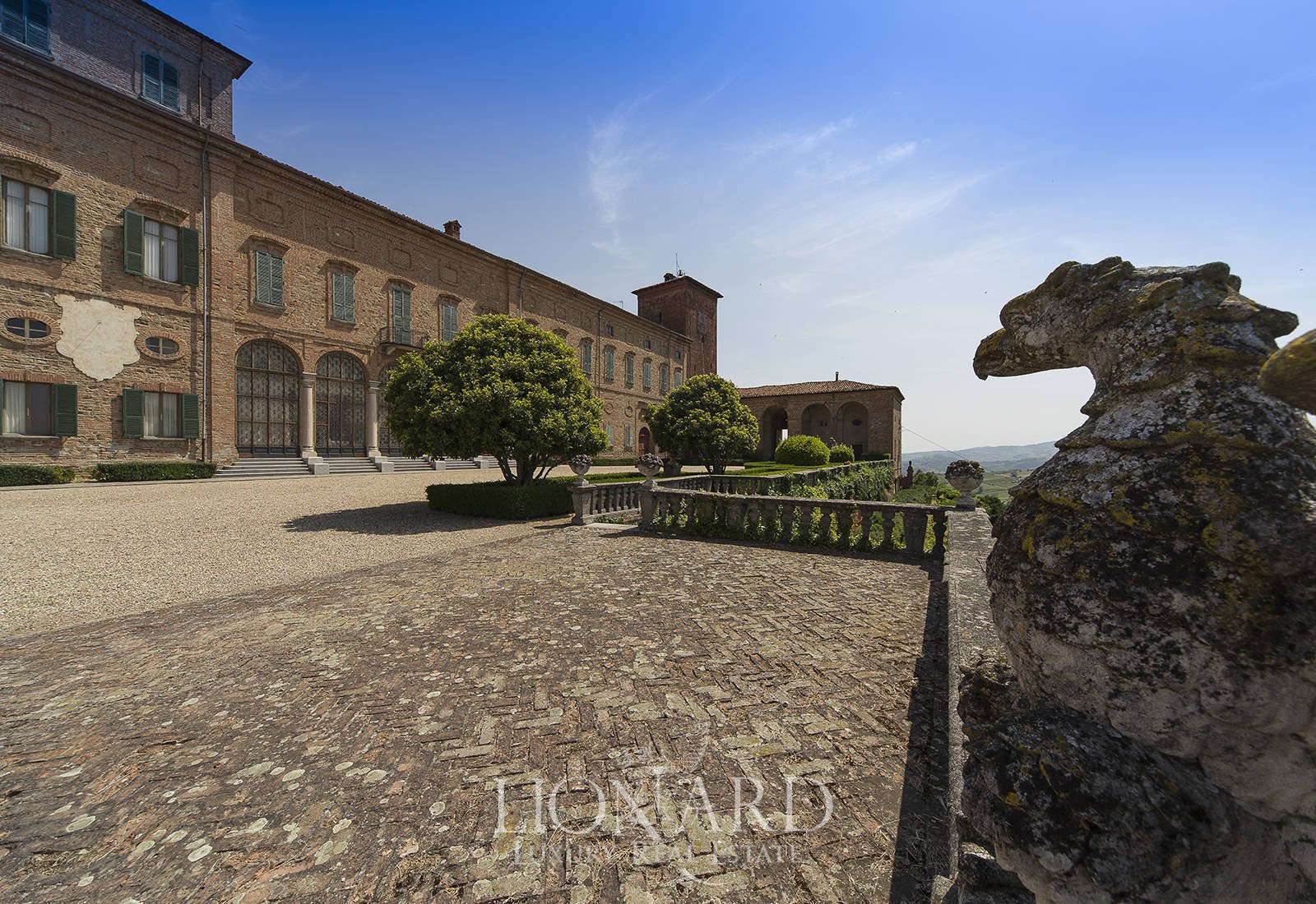 Prestigious castle for sale in Milan in Montalto Pavese, Italy for sale