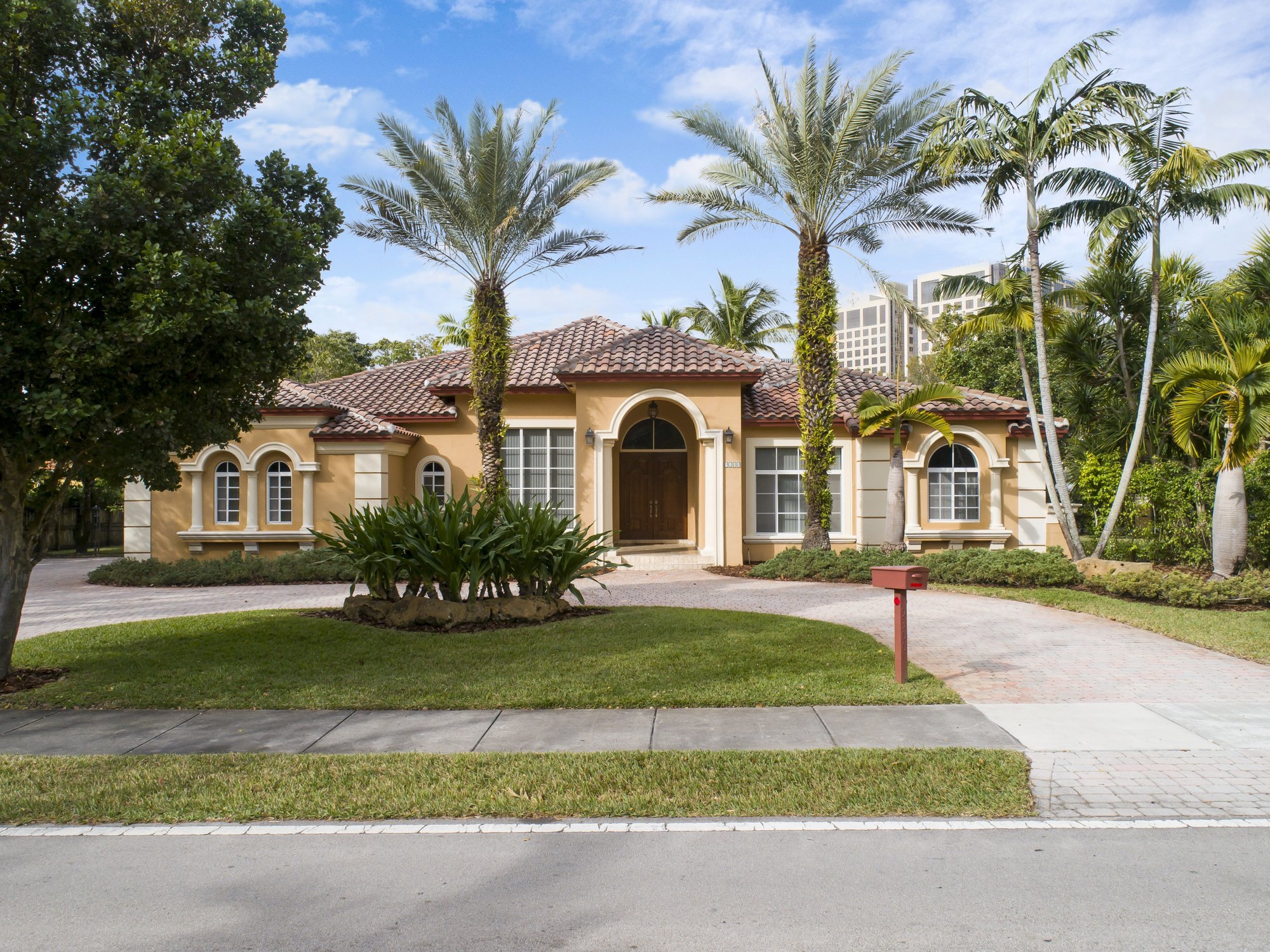 9300 Sw 72 Avenue in Pinecrest, FL, United States for sale (10470802)