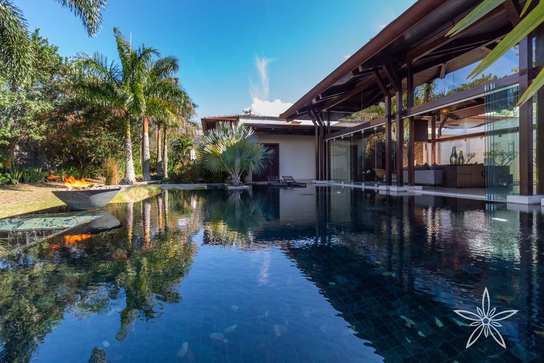 19272 Single Level Luxury Home For In Escazu, San José Province, Costa