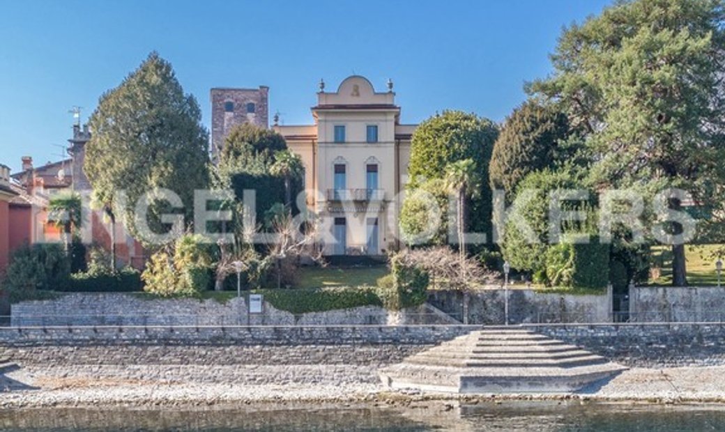 Historic Villa Overlooking The Gulf Of Venus In Lombardy Italy For Sale