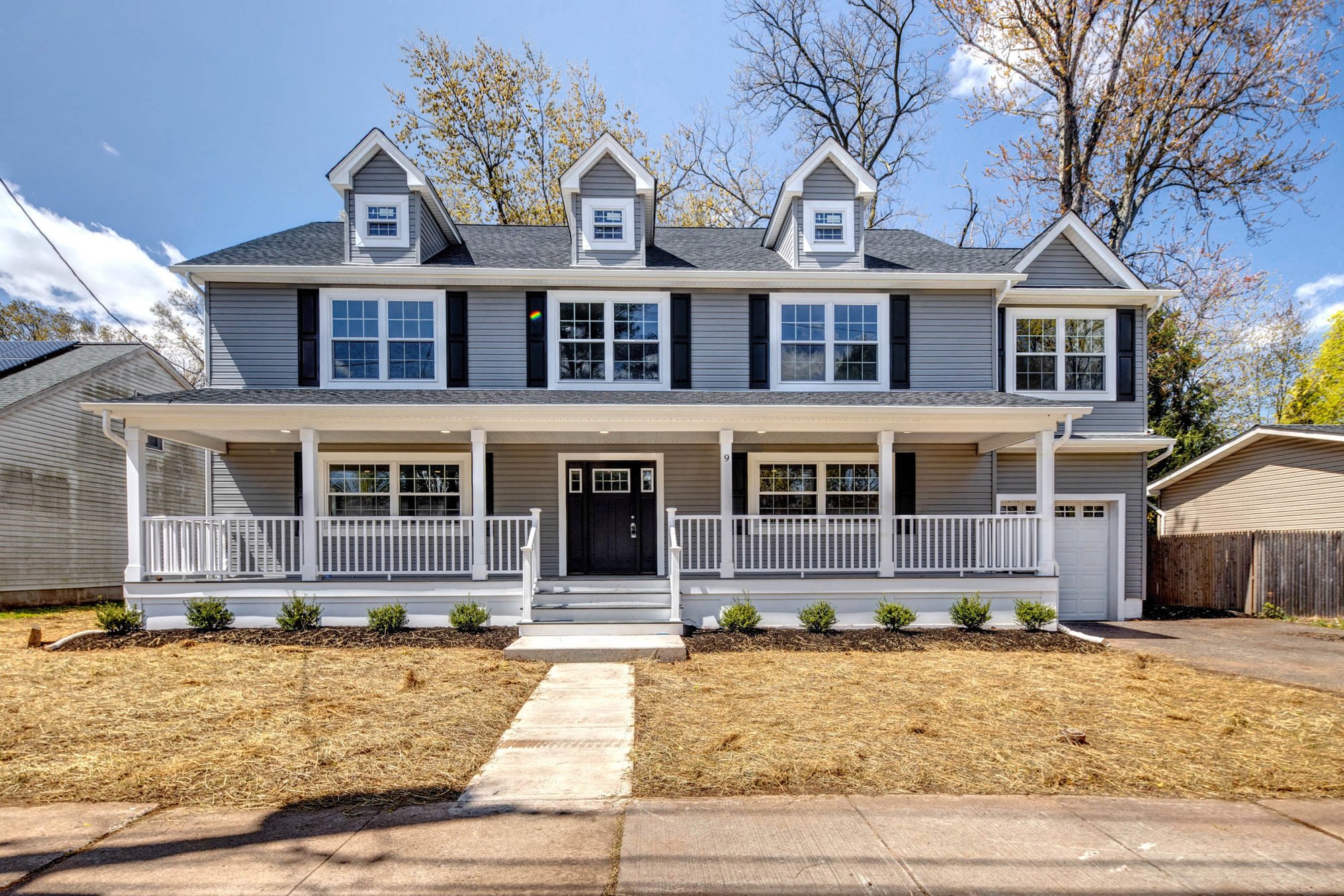 5 Bedrooms Single Family Detached in Metuchen, NJ, United States for