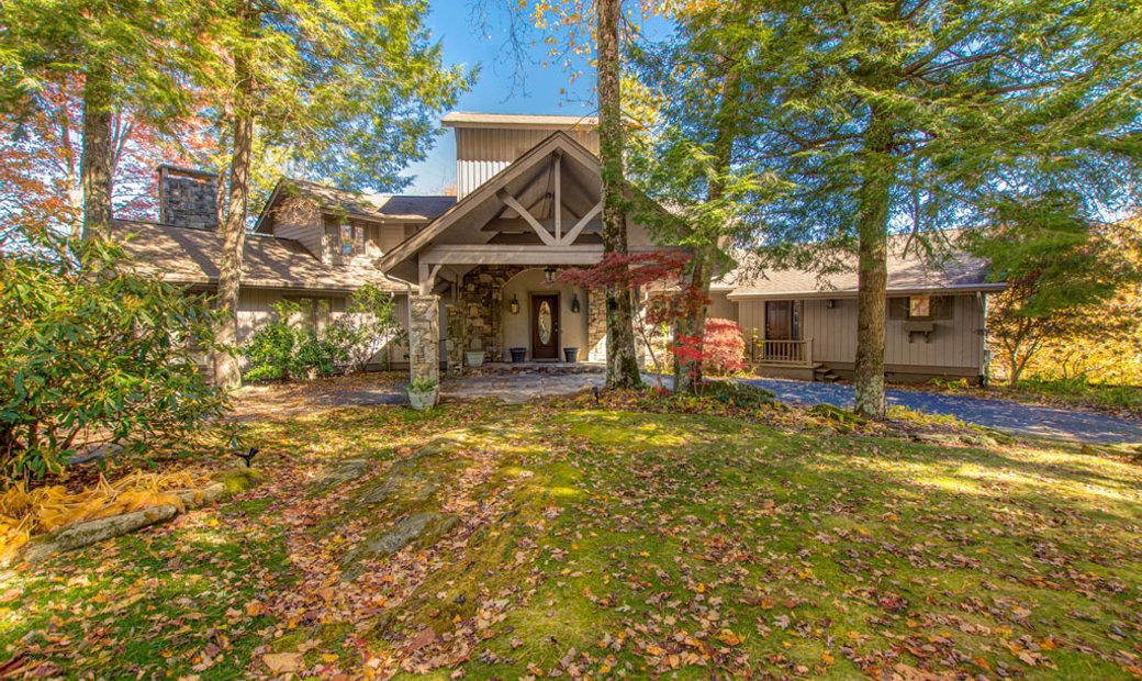 Dramatic Views In Prestigious In Highlands, North Carolina, United