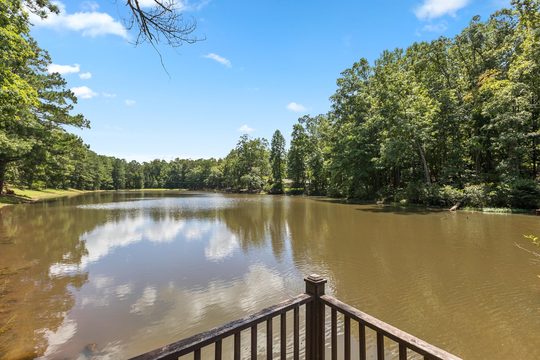 Beautiful Mid Century Ranch On Private Lake in Fayetteville, GA, United