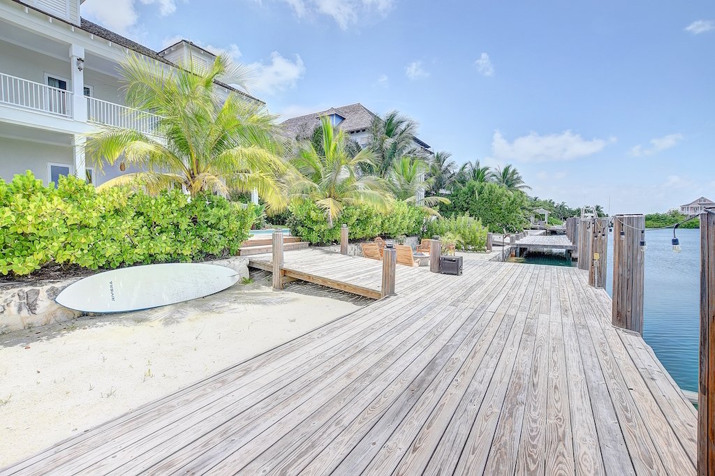 Old Fort Bay Waterfront Home in Nassau, Bahamas for sale (10960350)