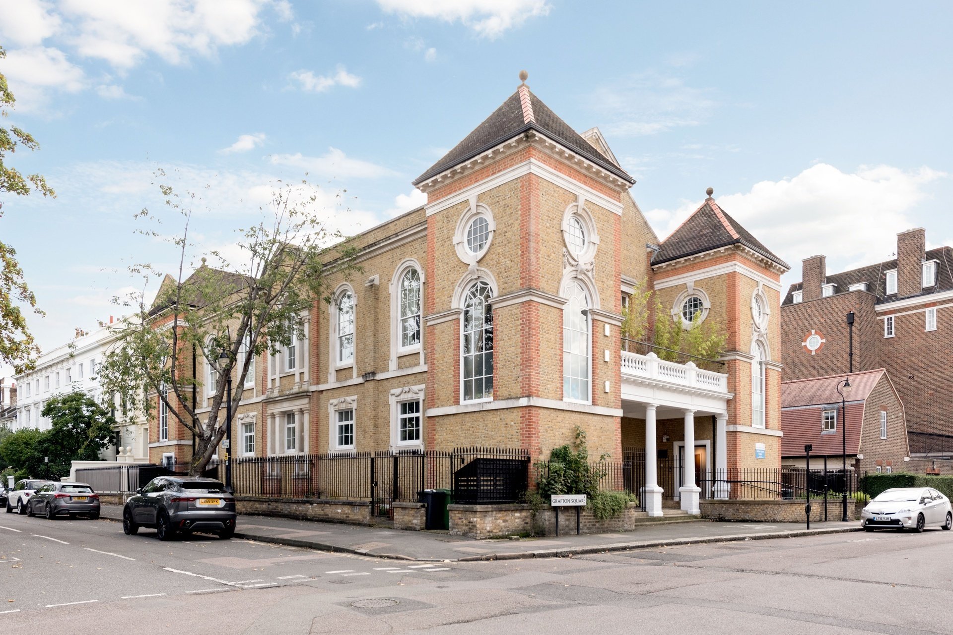 Unique Clapham Apartment Grafton Square, London, SW4 in London