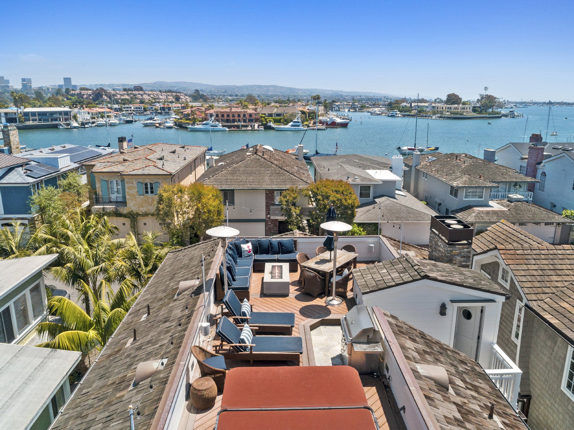 2751 Bayshore Drive in Newport Beach, CA, United States for sale (10973023)