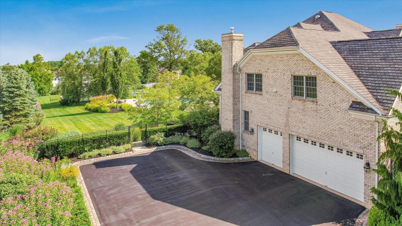 5 Bedrooms Single Family Detached in Manalapan, NJ, United States for