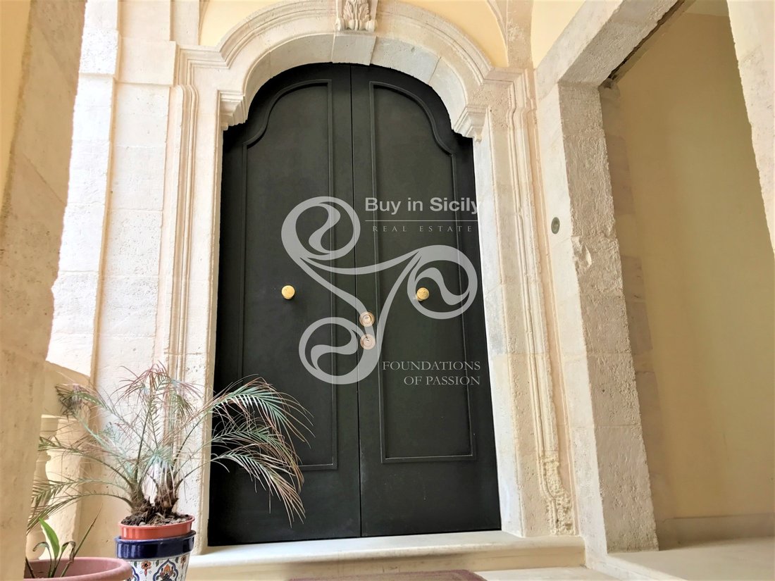 Elegant Apartment Facing The Sea With Terrace In In Syracuse, Sicily