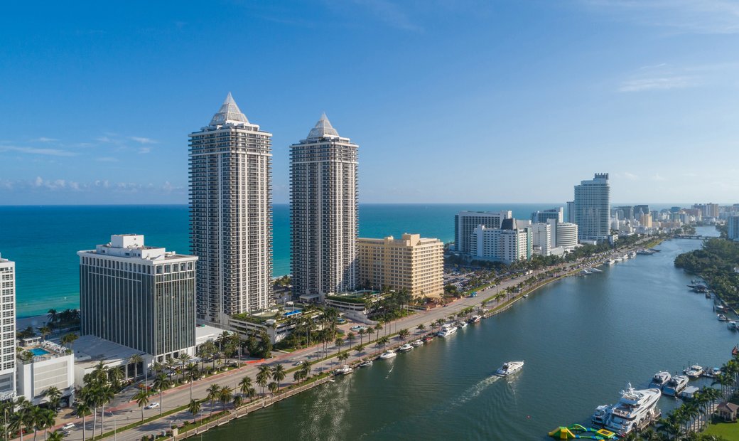 Blue & Green Diamond In Miami Beach, Florida, United States For Sale