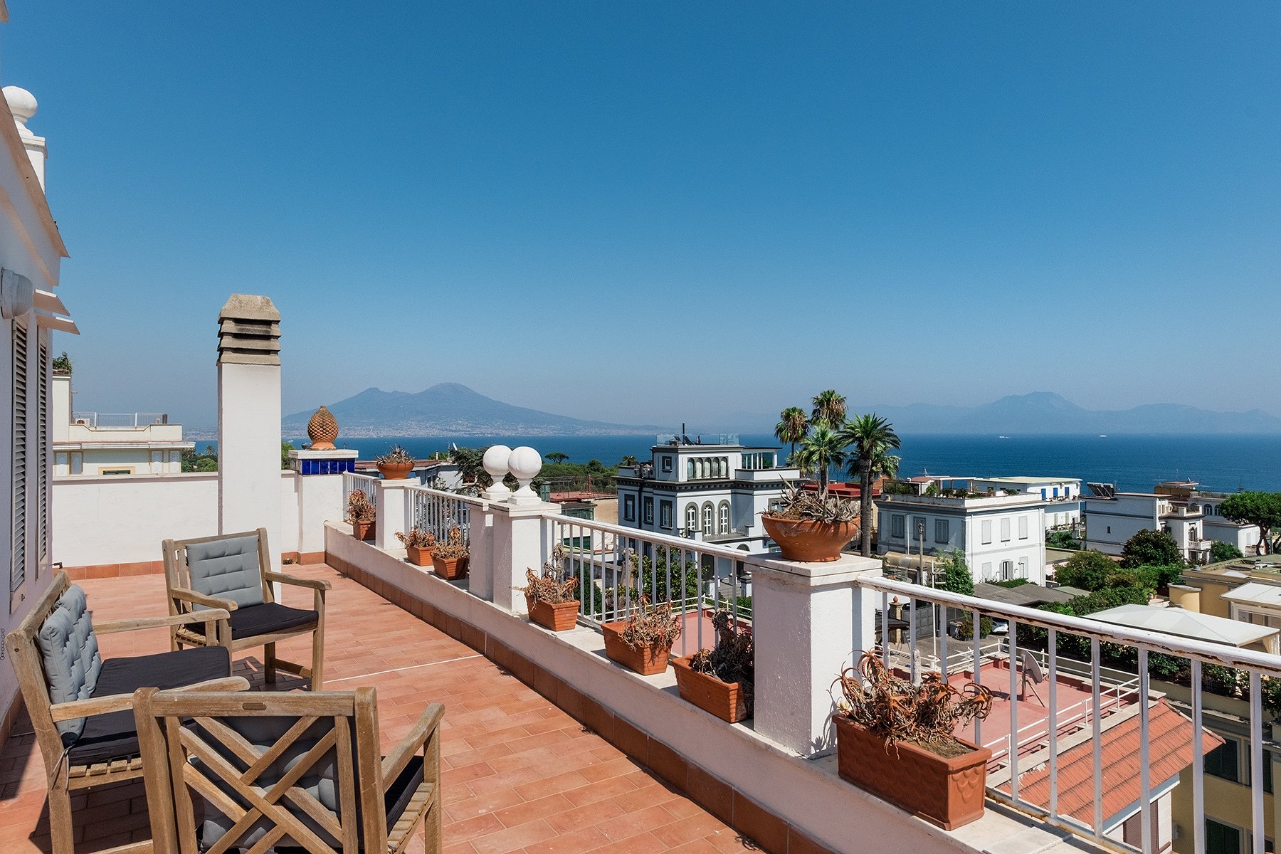 Magnificent Property Between Sky And Sea Overlooking Naples in Napoli