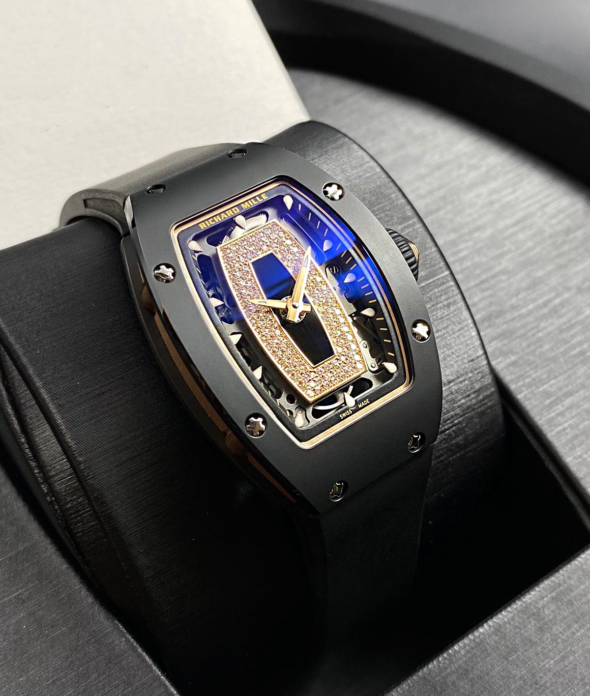 lip electronic watch