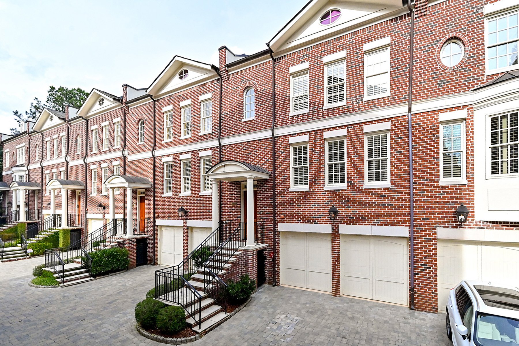 Sophisticated Vinings Townhome in Atlanta, GA, United States for sale