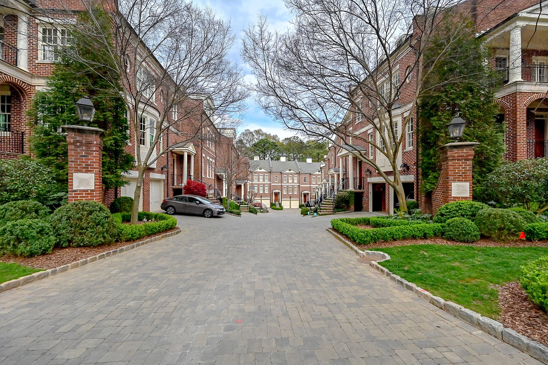 Sophisticated Vinings Townhome in Atlanta, GA, United States for sale