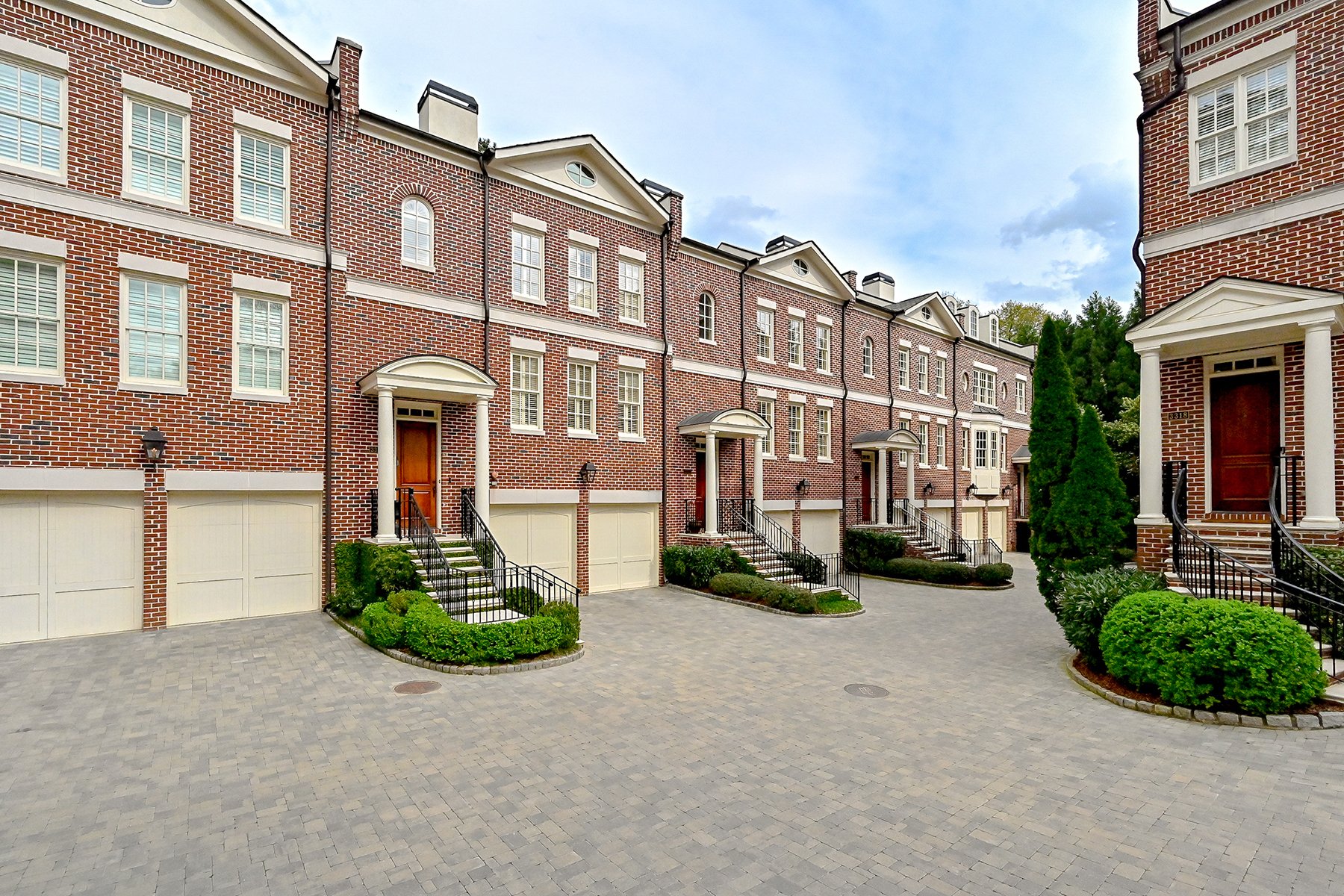 Sophisticated Vinings Townhome in Atlanta, GA, United States for sale