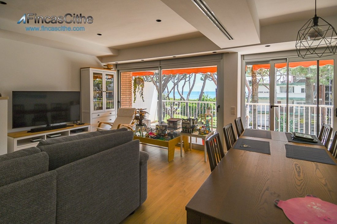 Roomy And Renovated Flat With Seaviews In Gavà Mar In Gavà, Catalonia