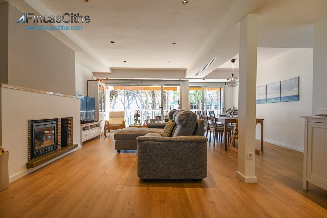 Roomy And Renovated Flat With Seaviews In Gavà Mar In Gavà, Catalonia