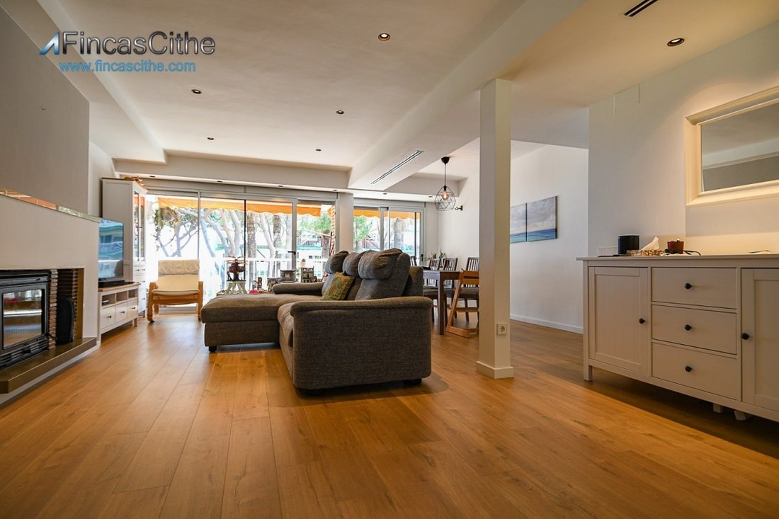 Roomy And Renovated Flat With Seaviews In Gavà Mar In Gavà, Catalonia