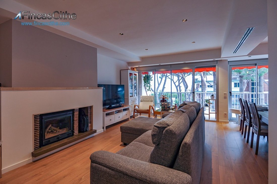 Roomy And Renovated Flat With Seaviews In Gavà Mar In Gavà, Catalonia