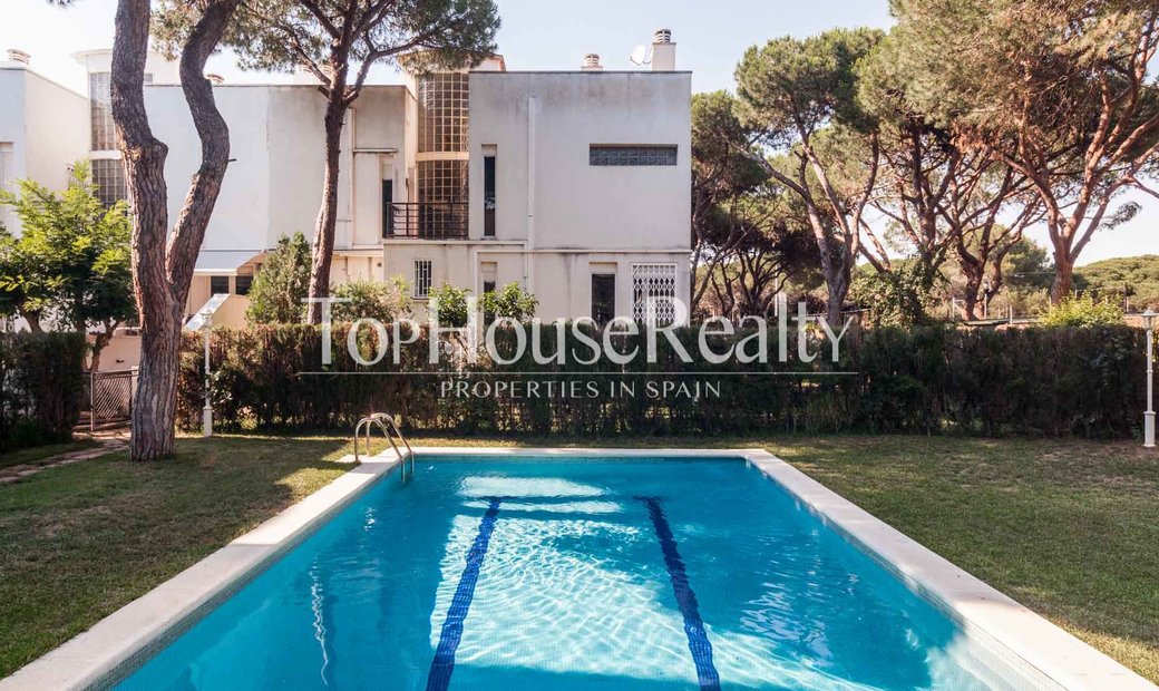 Large House To Be Refurbished In Gava Mar In Gavà, Catalonia, Spain For