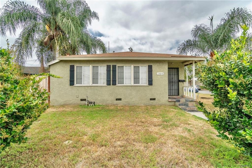 2 Bedrooms Multi Family (2 4 Units) in Downey, CA, United States for