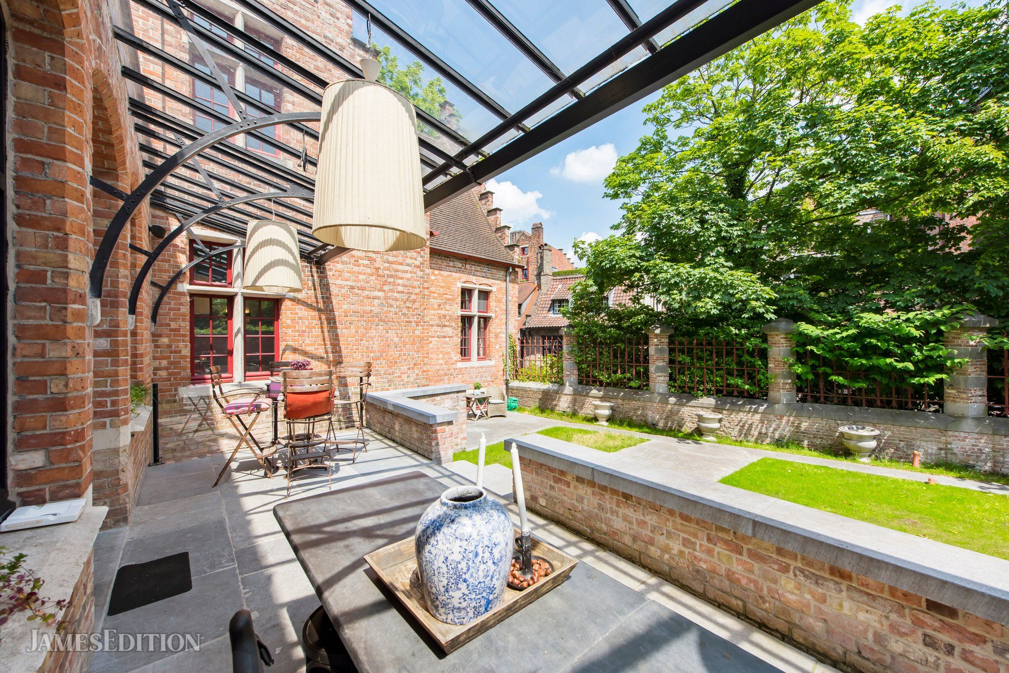 Stylish mansion on the waterfront in Bruges in Brugge, Belgium for sale (11018218)