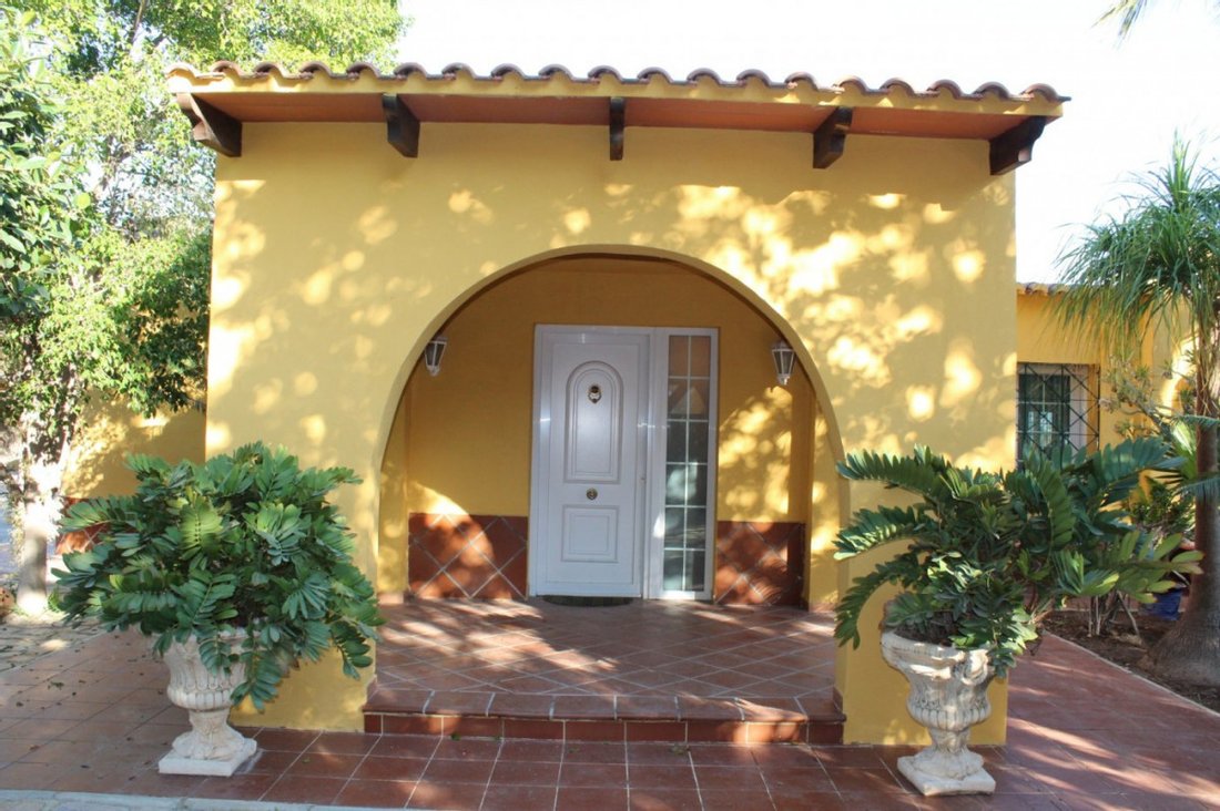 Albufereta Villa In Alicante, Valencian Community, Spain For Sale (11023139)