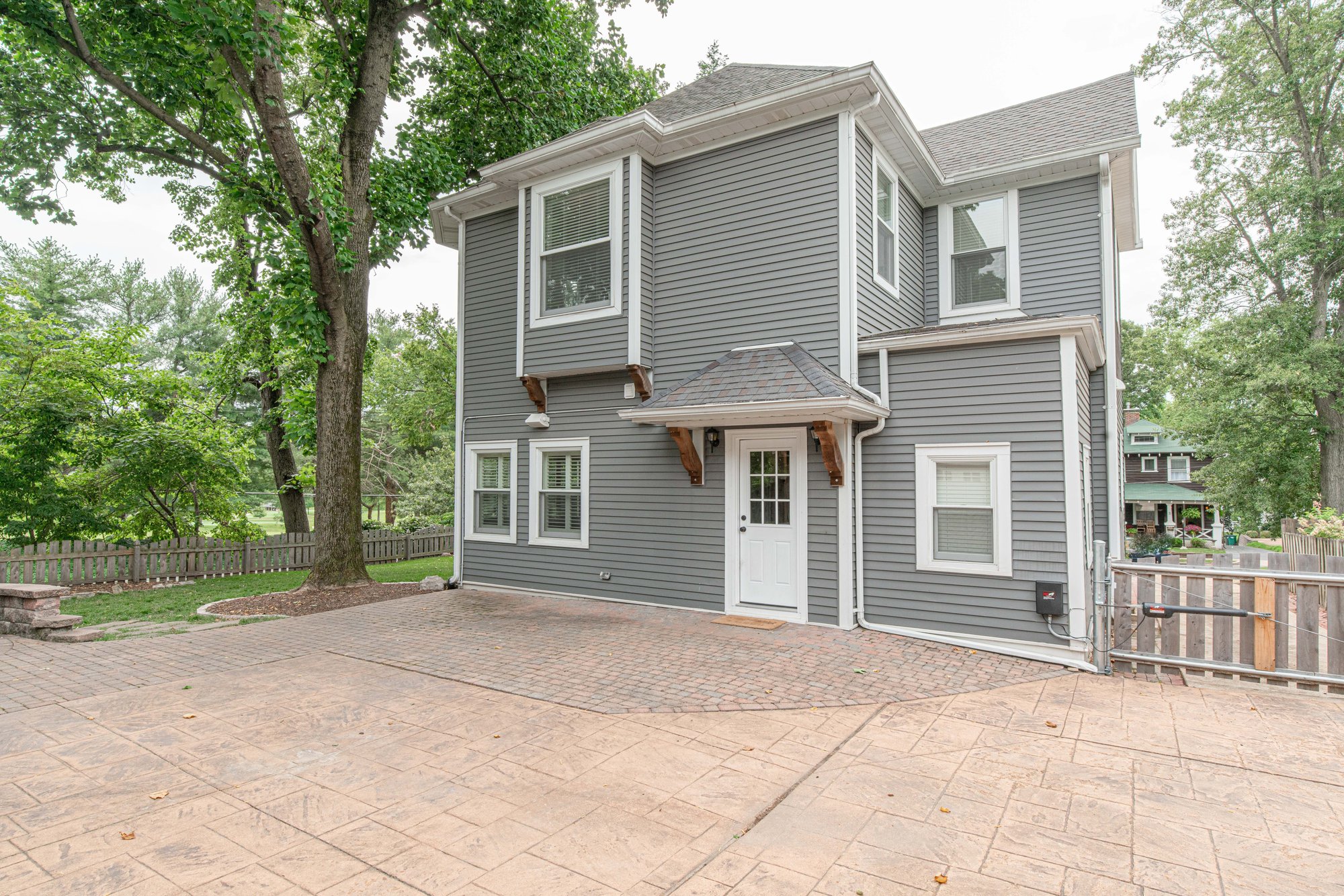 2.5 Story Modern Farmhouse in Glendale, MO, United States for sale