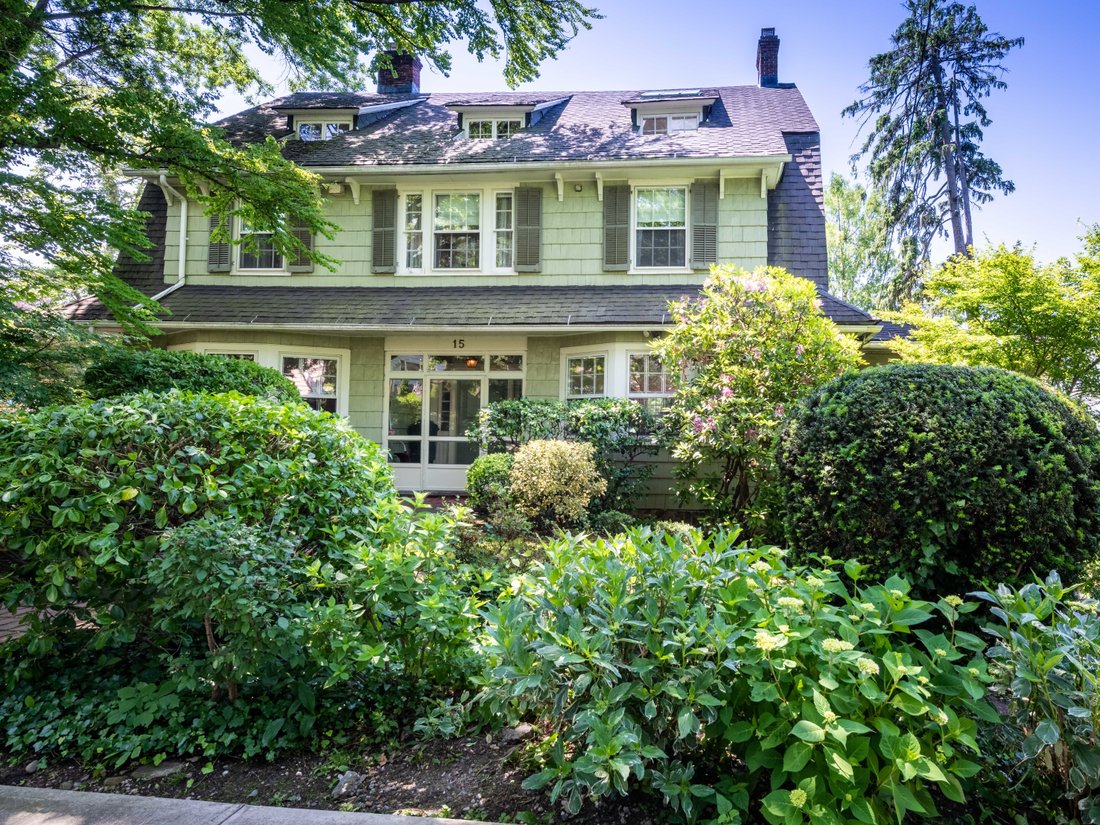 15 Shore Road, Douglaston, Ny, 11363 In New York, New York, United